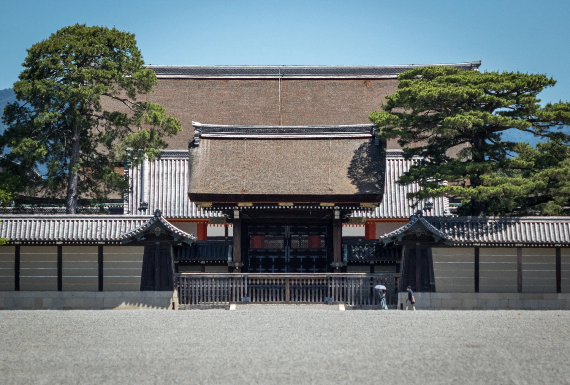 建礼門と紫宸殿